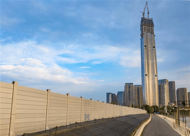 凤铝智造中国版抗洪神器铝合金防洪墙亮相武汉