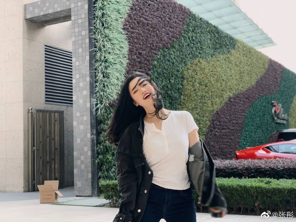 美女明星张彤的图集