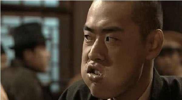 他是南开大学高材生,为了梦想学习表演,戏剧的出演魏和尚