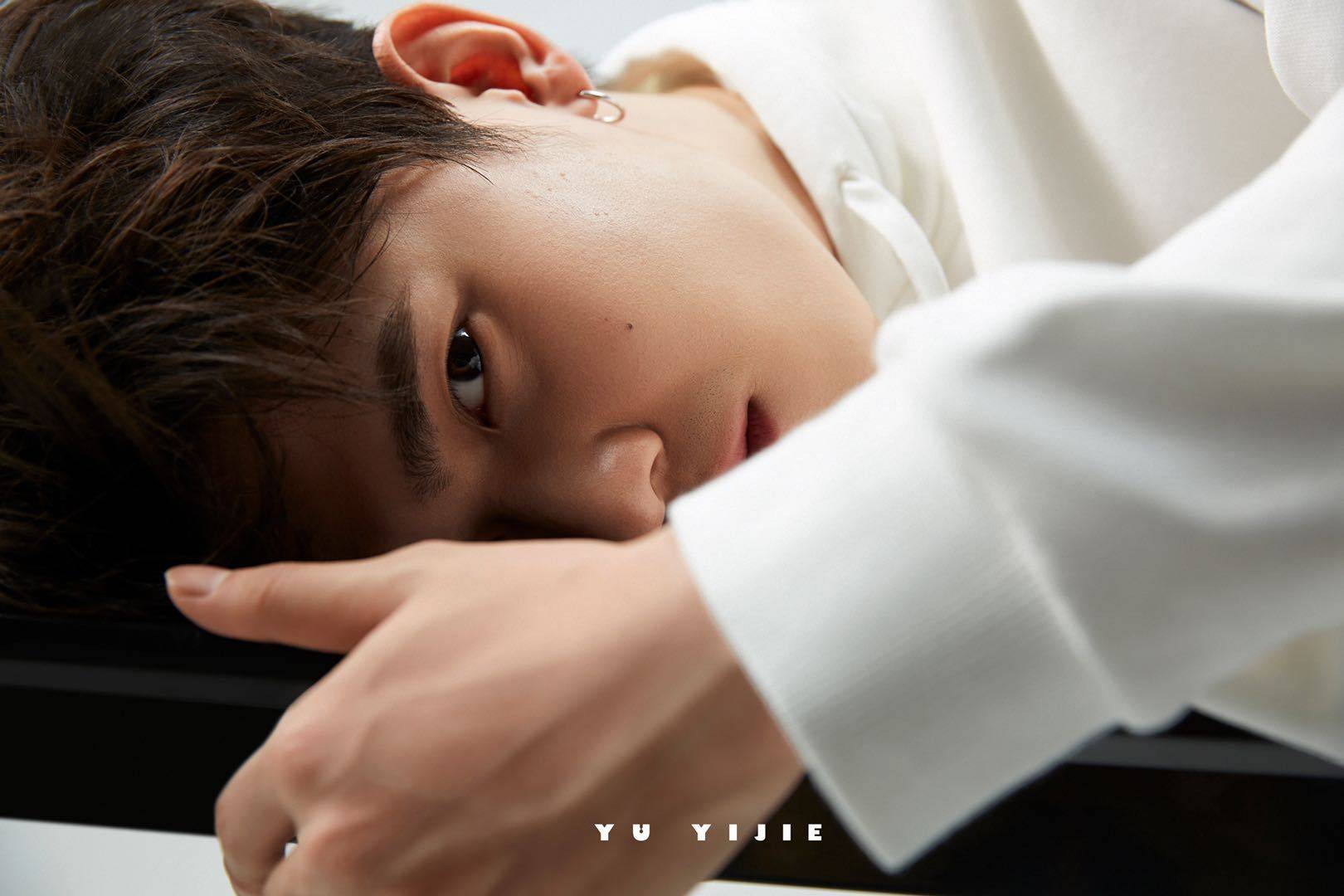 虞祎杰全新写真曝光 慵懒男孩释放阳光魅力