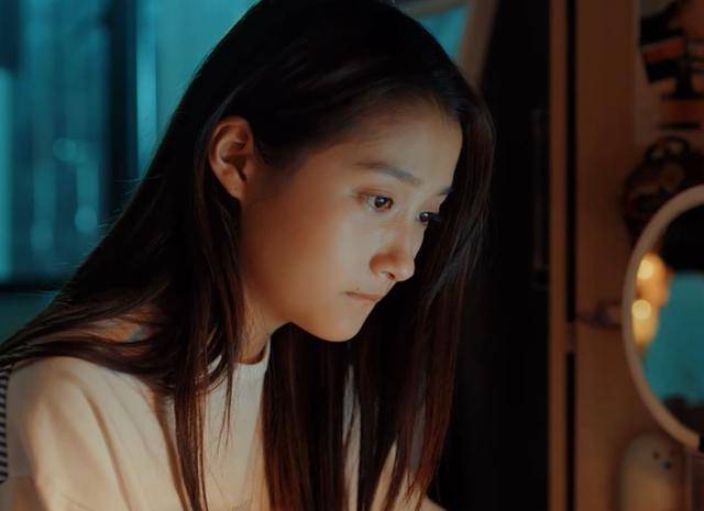 原创二十不惑穿帮镜头梁爽看手机信息时特写镜头太明显了