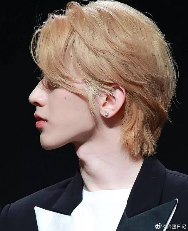 男生厚唇也可以很性感,代表人物蔡徐坤!