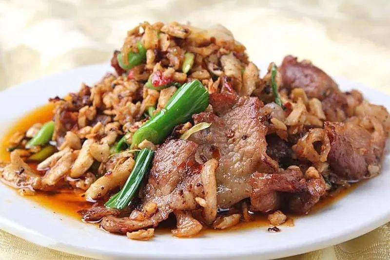 原创美食精选:小炒牛肉,红薯麻团,麻辣猪手锅,萝卜干炒盐煎肉的做法