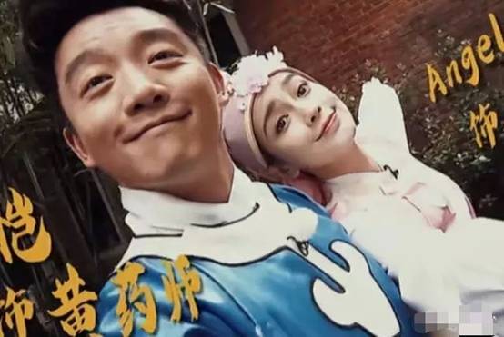 郑恺抱着baby演戏,谁注意他手搂哪?这是对老婆最大的尊重_杨颖