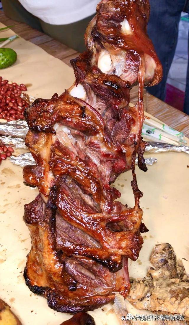 泰来街上有个烧火棍,整只大公鸡免费吃!_土窑