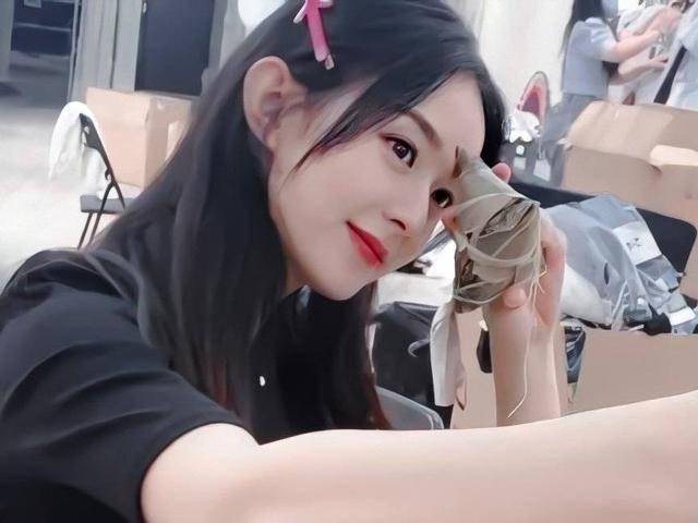 原创dior云成衣秀赵丽颖露美背硬核秒杀杨采钰张雪迎baby造型超美