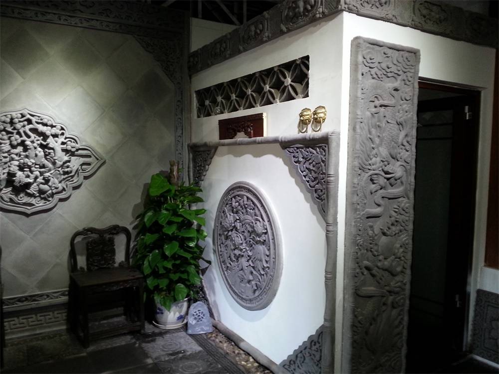 为了方便院子之间的通行,将在院子墙上打开墙门.