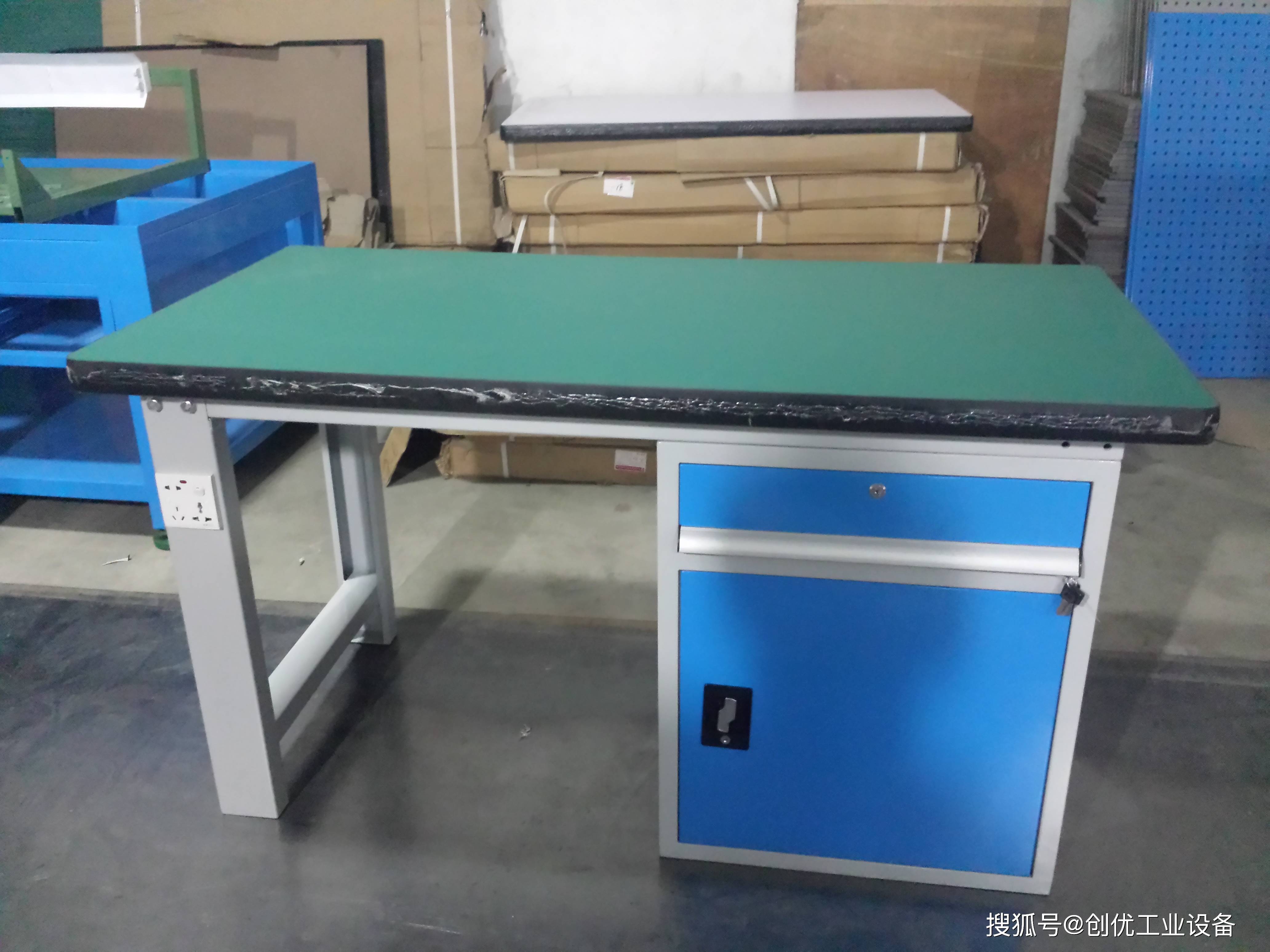 多功能钳工台_带灯具钳工台_带挂板钳工台_钳工工具台_工作台