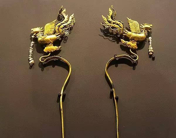 明代藩王墓出土金玉精品