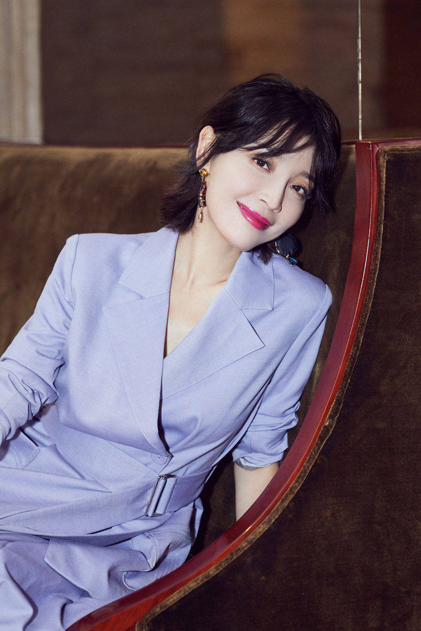 《婚姻的两种猜想》热拍 气质女神高晓菲再演职场精英