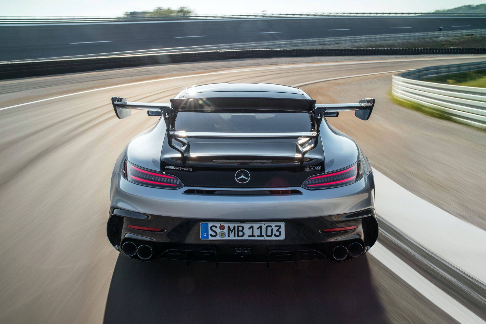 奔驰amggt黑色系列在欧洲上市售价273万元720马力值得吗