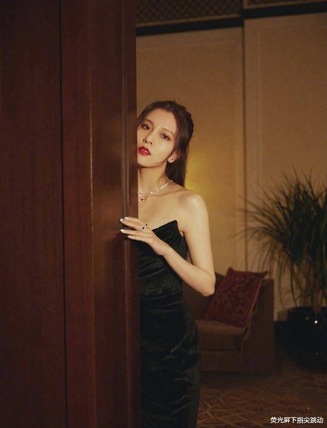 宋妍霏在2011-2014年间就作为jyp预备女团6mix的成员参加了3年的艰苦