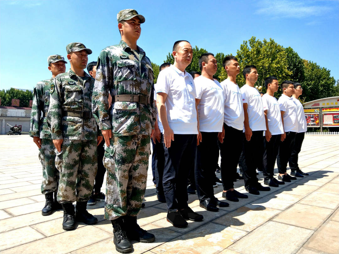 7月24日上午,張洪順總裁分別到邯鄲軍分區,邯鄲某預備役旅,向駐地部隊