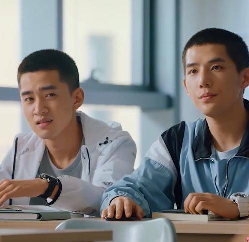二十不惑:段振宇变渣男,毕业当天提分手,关晓彤崩溃大哭