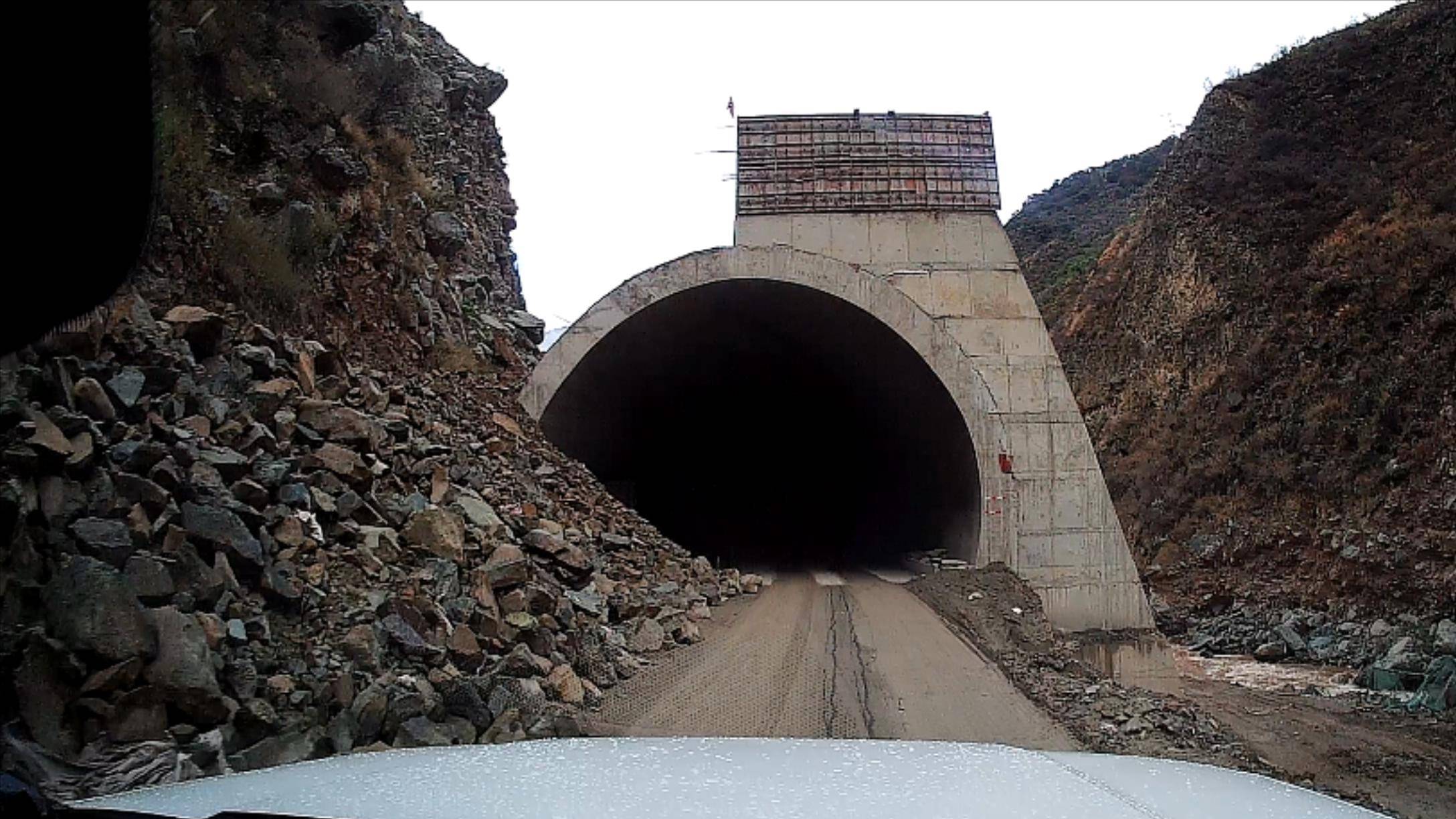 自驾川藏318巴塘至左贡,为避开堵车六点就出发,发现东达山长高了122米