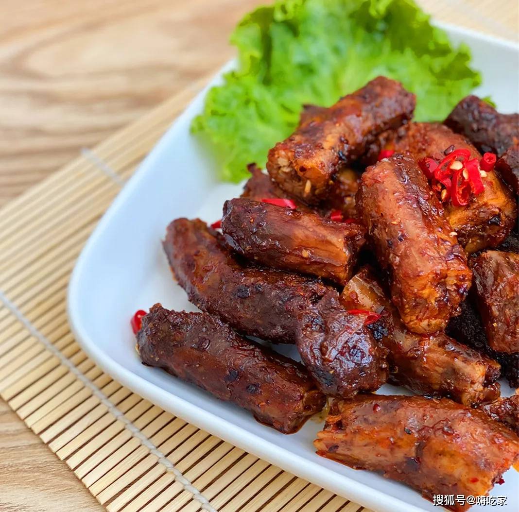 hi烤脖有黑鸭,藤椒,香辣三个口味,随机混合装箱,也就是说,买一箱就