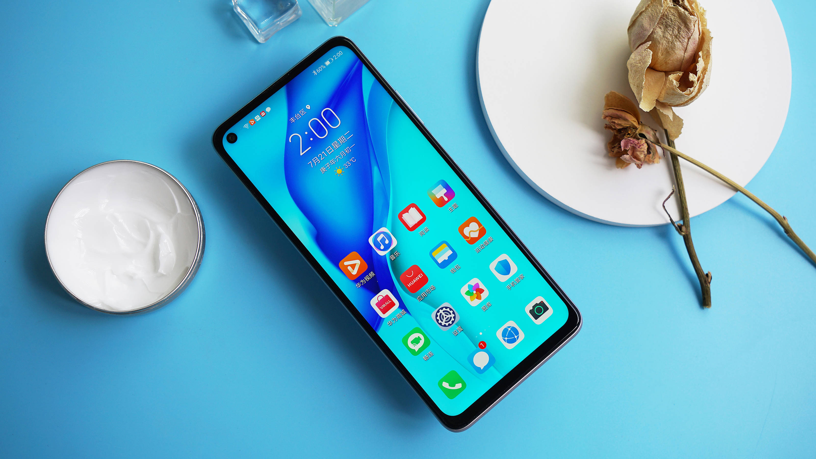 华为麦芒9图赏高颜值68英寸超大屏6400万后置三摄心动吗