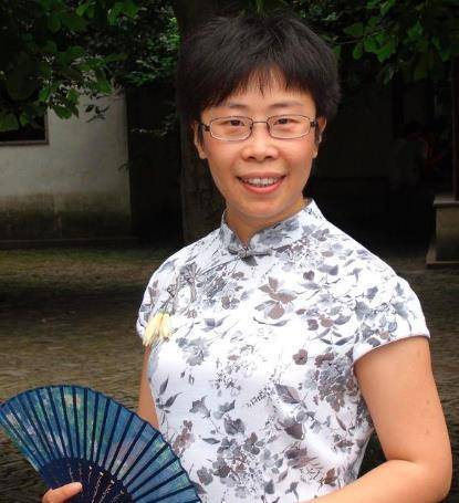 她是北大女博士,曾是百家讲坛最年轻的主讲人,现45岁单身惹争议_蒙曼