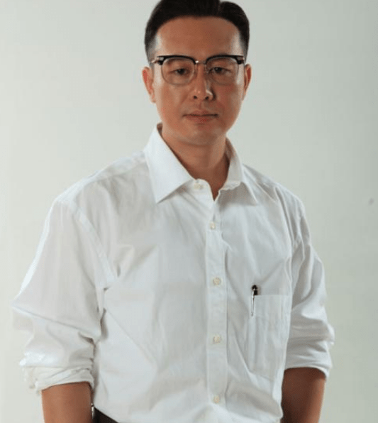 他是最穷影帝长达10年年收入不到2万如今44岁仍买不起房