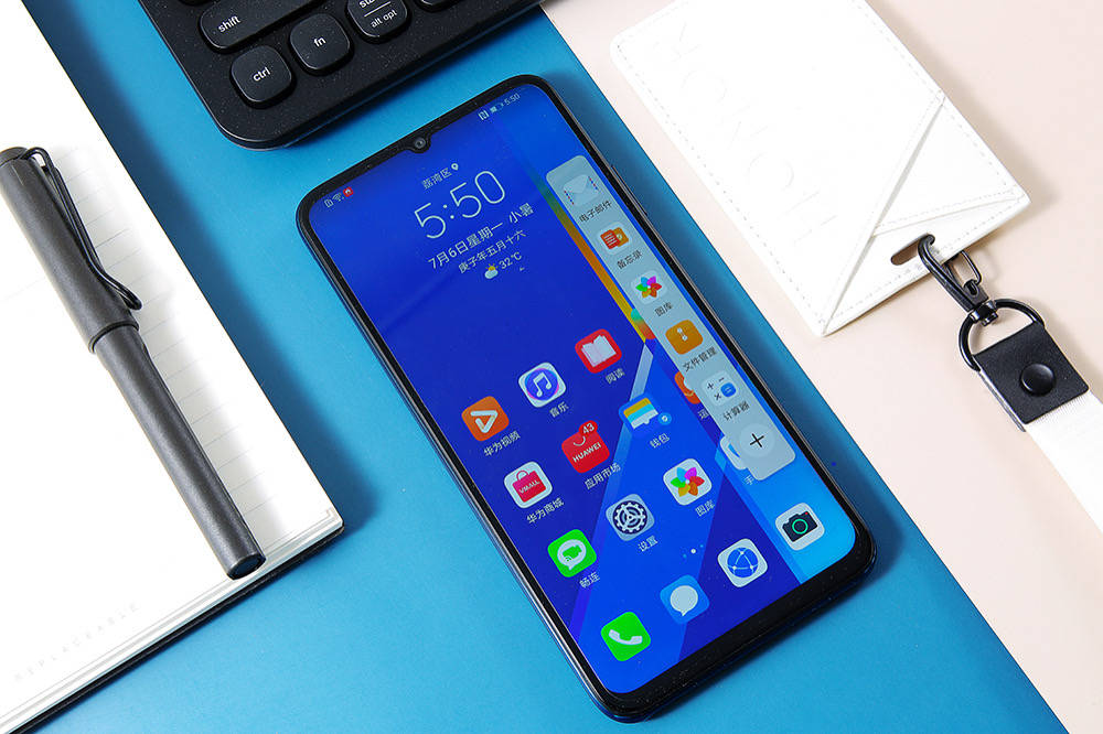 荣耀x10 max图赏:高颜值的5g大屏手机_屏幕