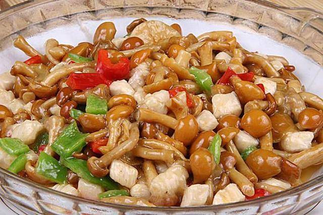 美食严选:鸡丁炒滑子菇,秘制椒麻鸡,泡椒鱼香肉丝,茴香花生米