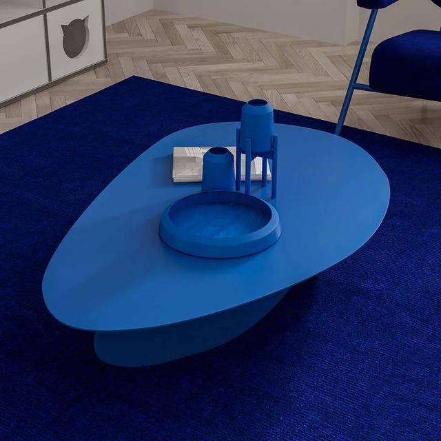 哑光茶几与黄色绒面为搭配,这是设计师的一次大胆尝试,色调时尚感强烈