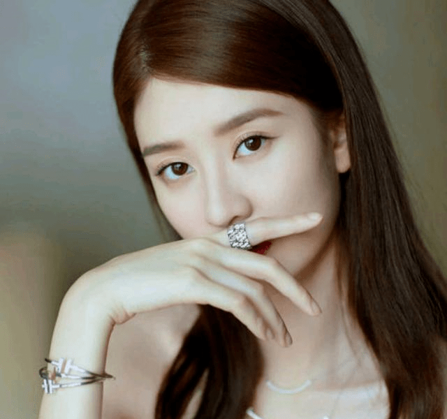 娱乐圈的超级白富美_乔欣