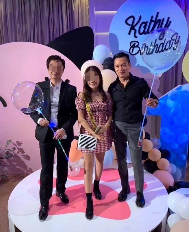 一家5口首次曝光,16岁大女儿身材玲珑气质佳,小女儿乖巧可爱_陈荣炼