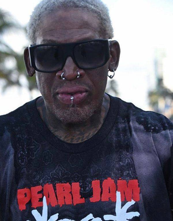 原创59岁罗德曼近况:手臂青筋暴起充满力量,美丽女友却皮肤松弛