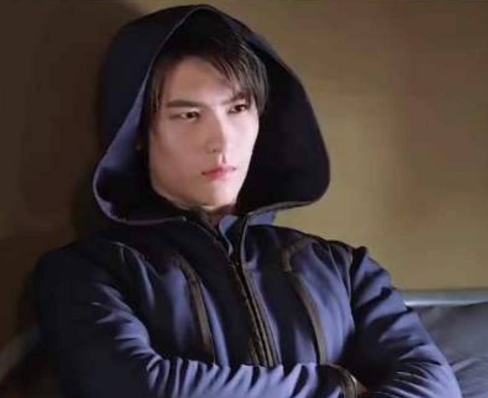 演过"张起灵"的四位男明星,前三位正当红,唯独他被人遗忘_黄俊捷