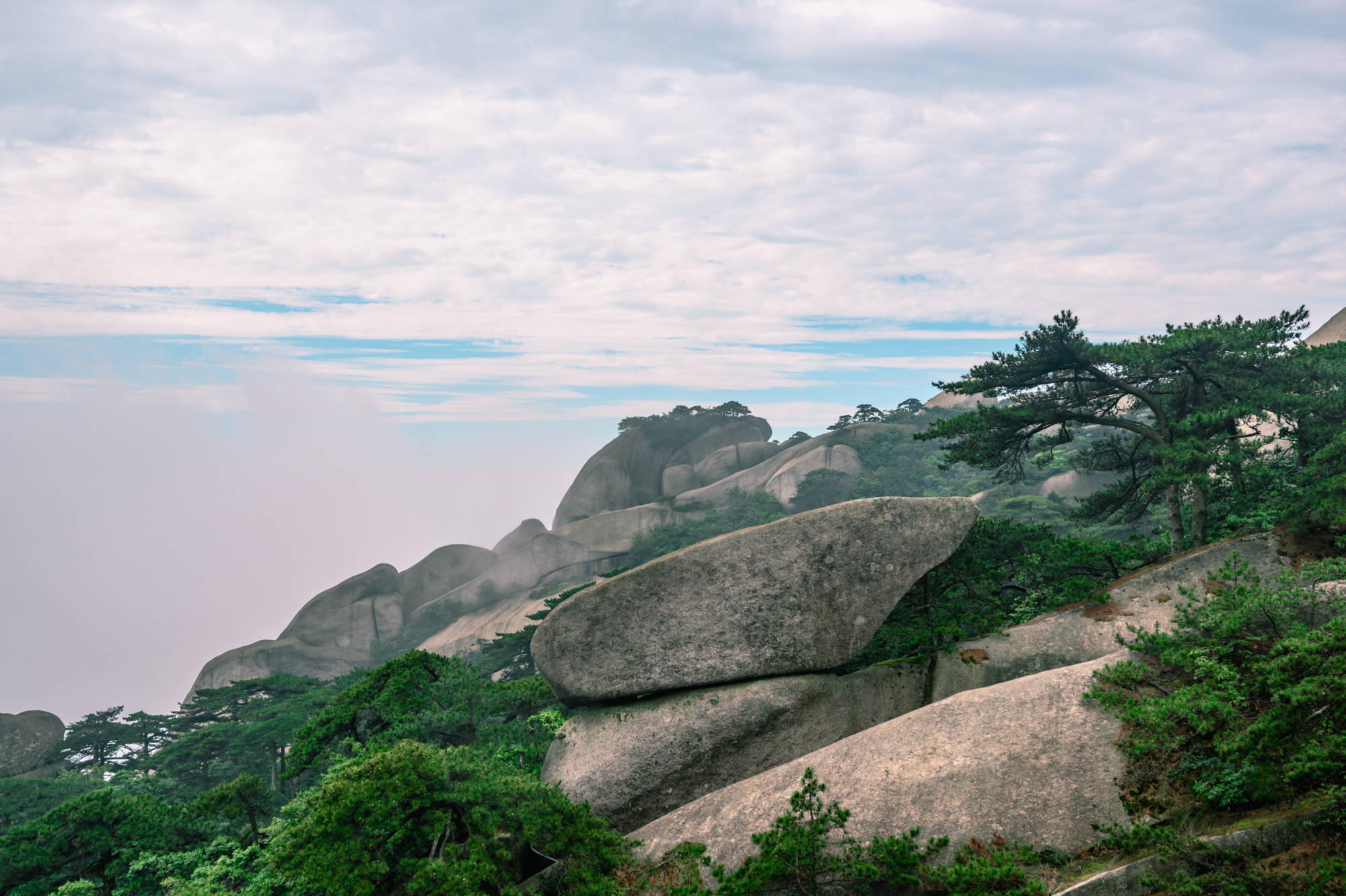 最初的南岳是这座山与黄山九华山齐名安徽简称因它而来
