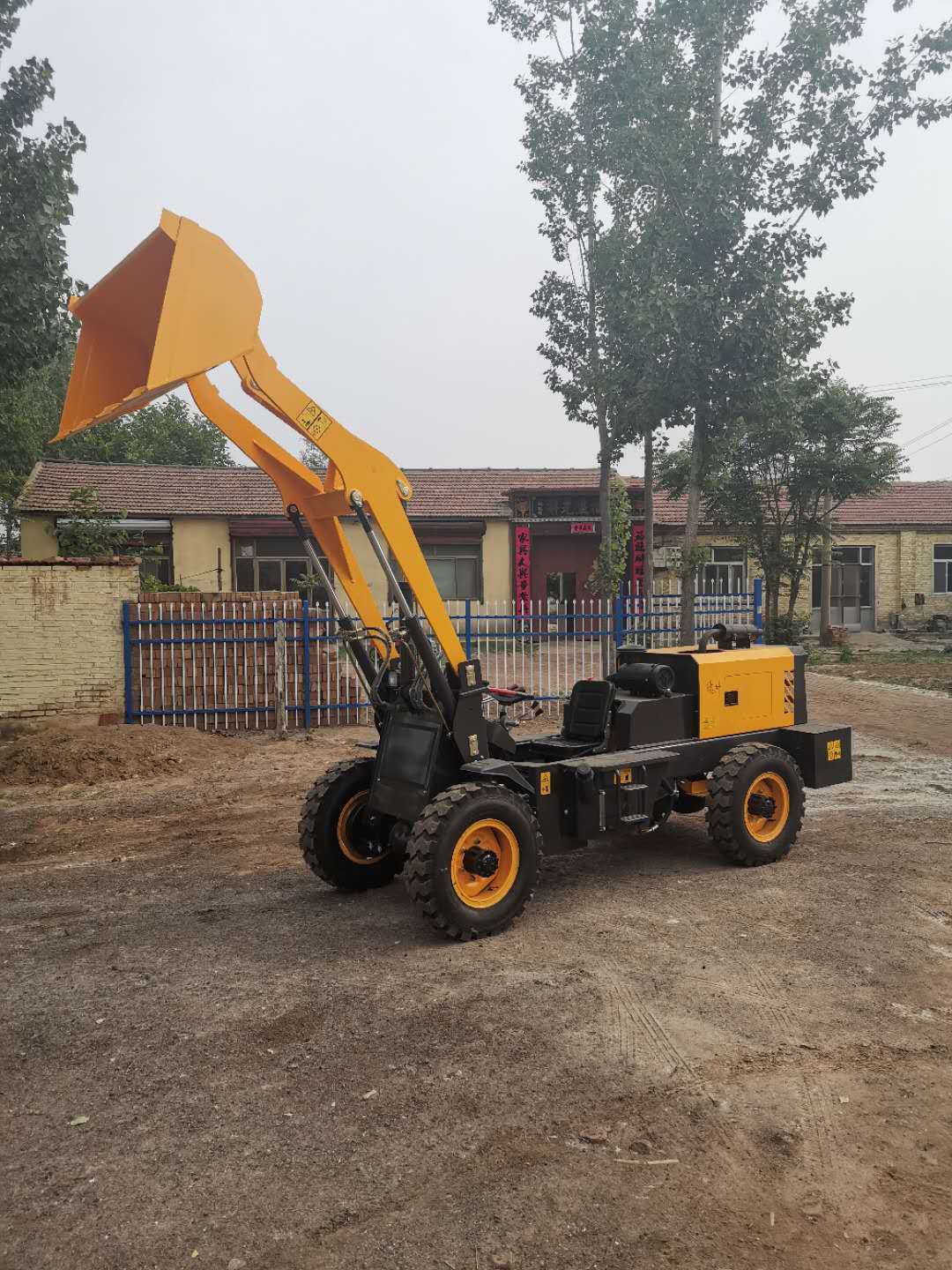 小型矮体装载机铲车养殖大棚用车