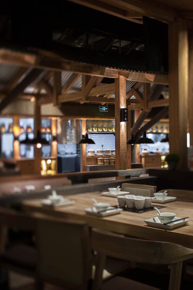 原汁原味的拾味骨汤深圳吃汤餐厅设计看这里