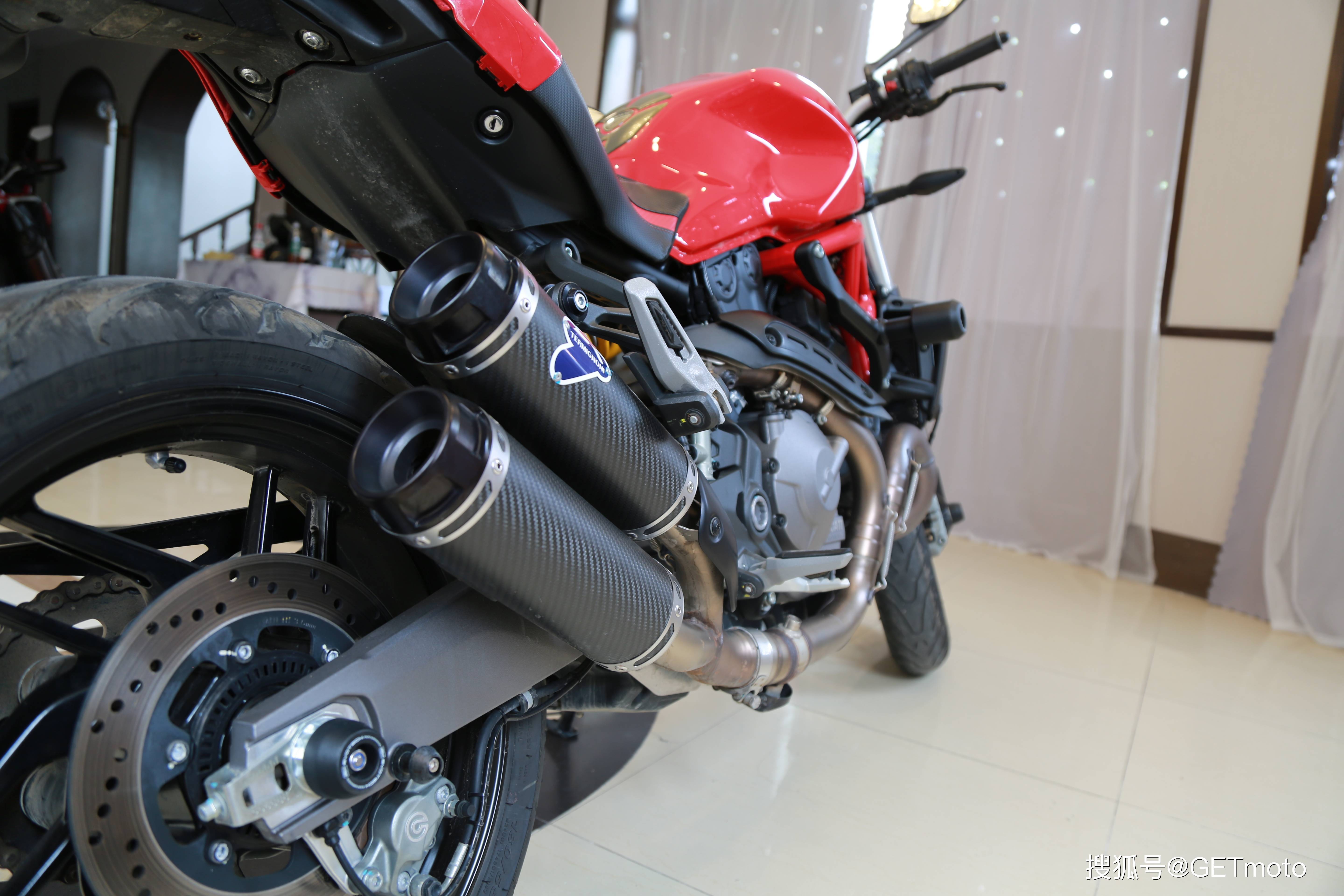 7/109发动机:l型双缸四冲程 水冷 821cc基本参数新款821还将液晶显示