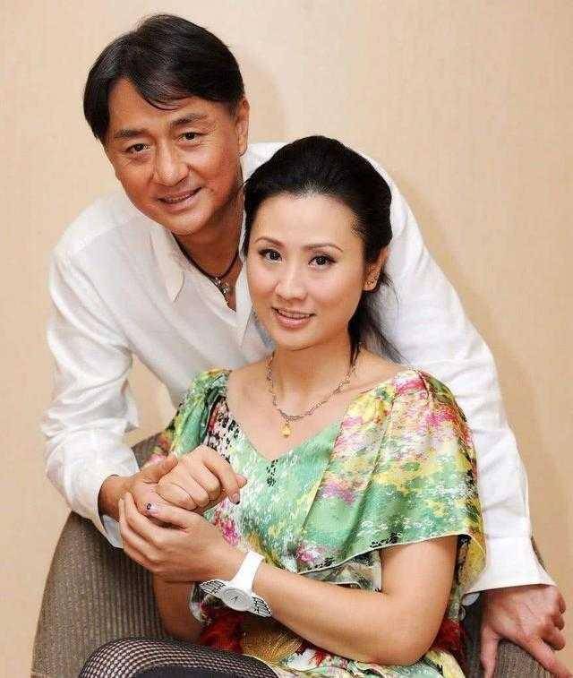 她是性感女神和丈夫相识于动作片婚后靠投资成亿万富婆