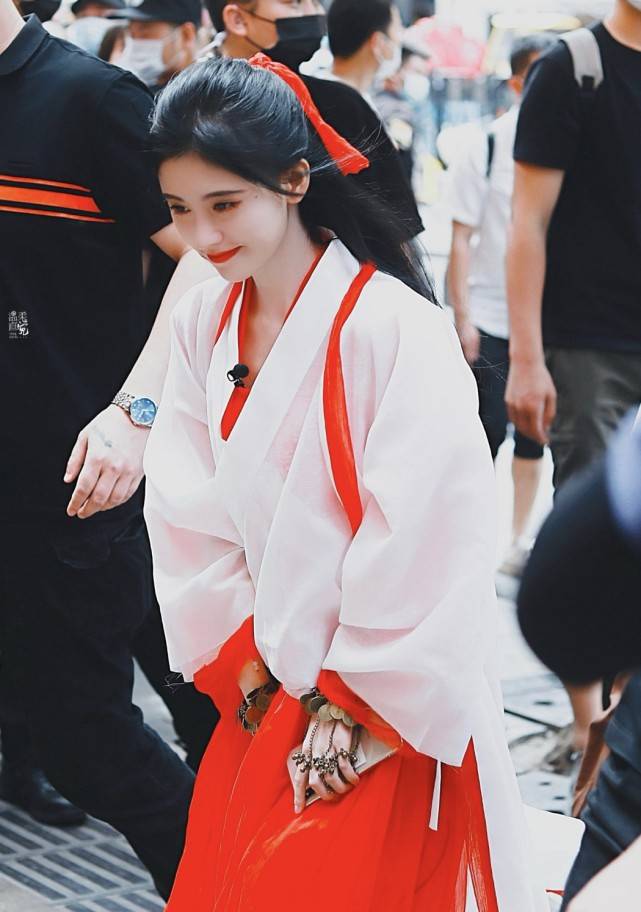 鞠婧祎扮紫霞仙子造型,虽然美但还是不如她,快赶上经典了