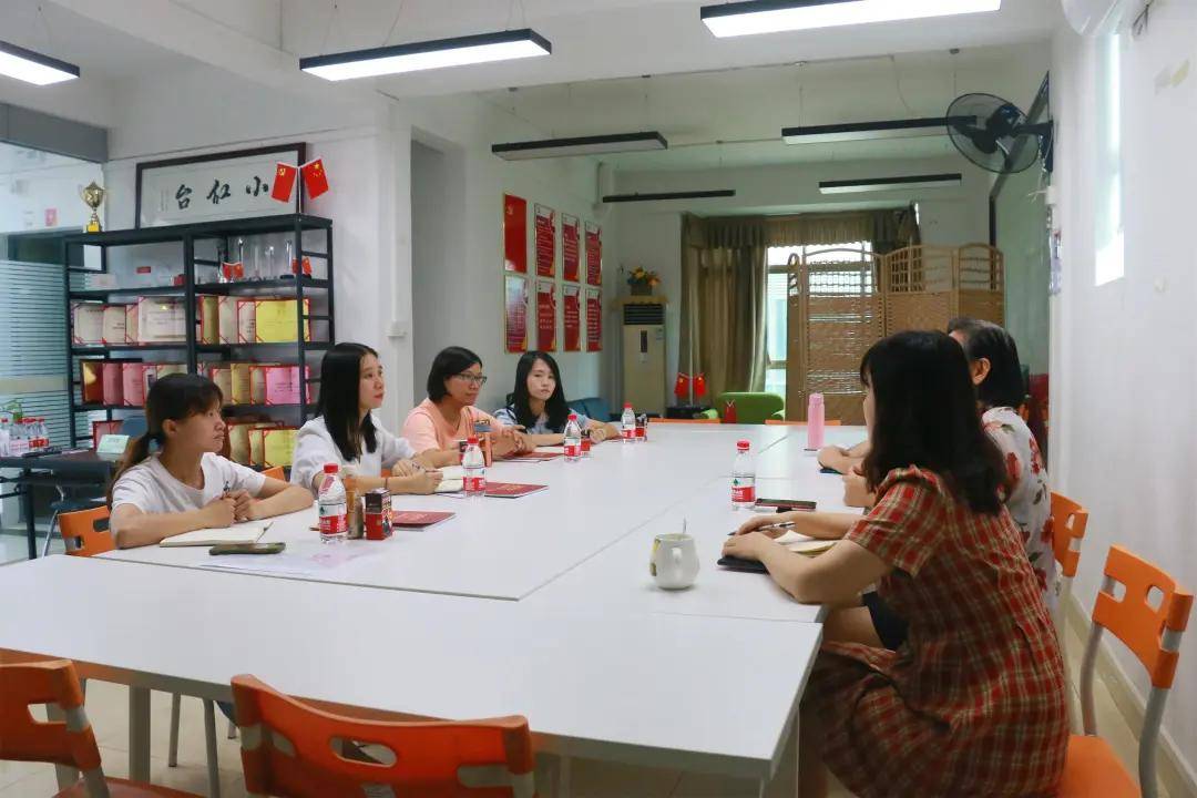 进行为期一天的经验交流,东莞鹏星总干事赵凡仪,秘书长徐琬璐,财务