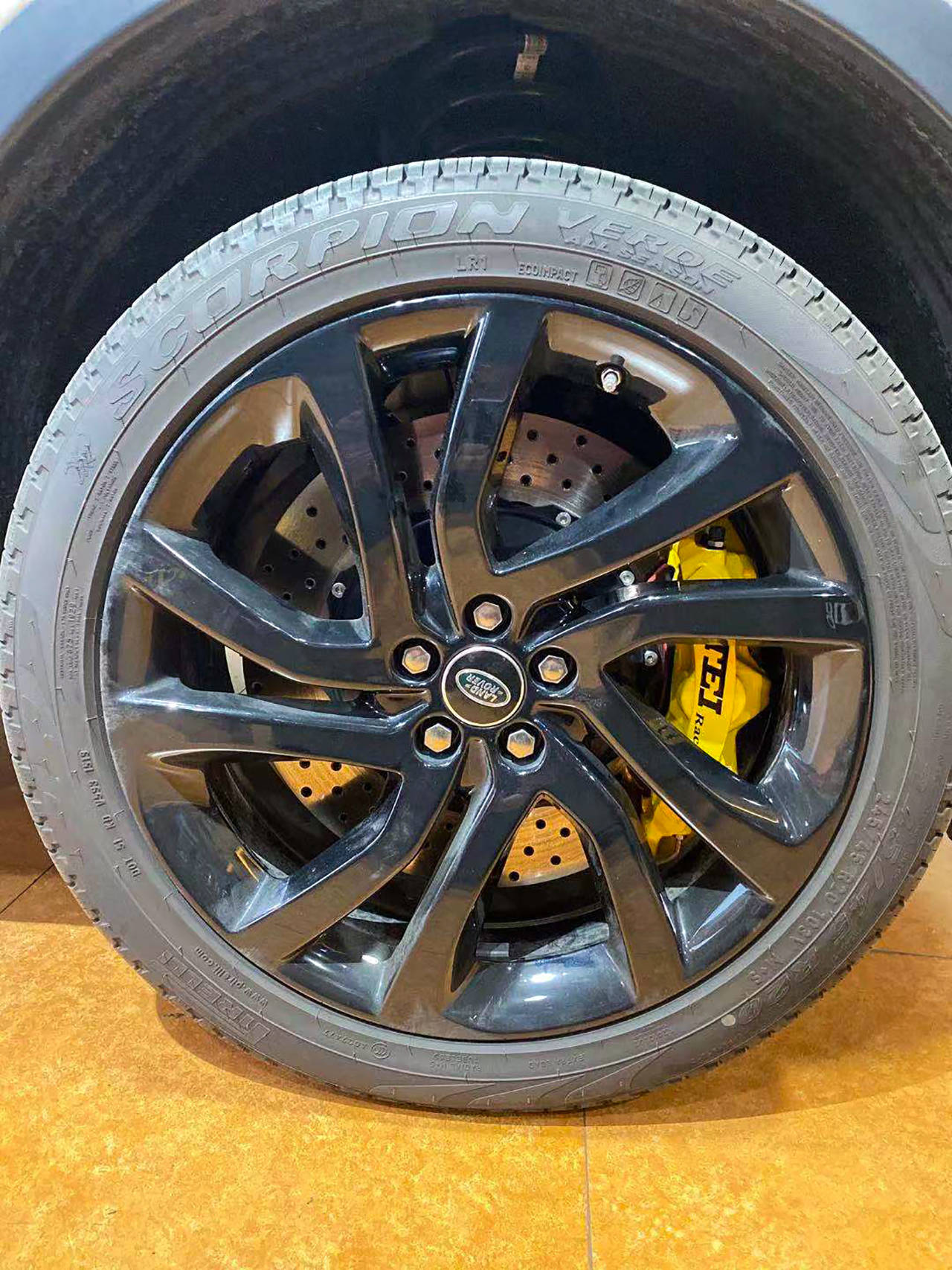 路虎发现神行改装teiracingp60s刹车卡钳套件