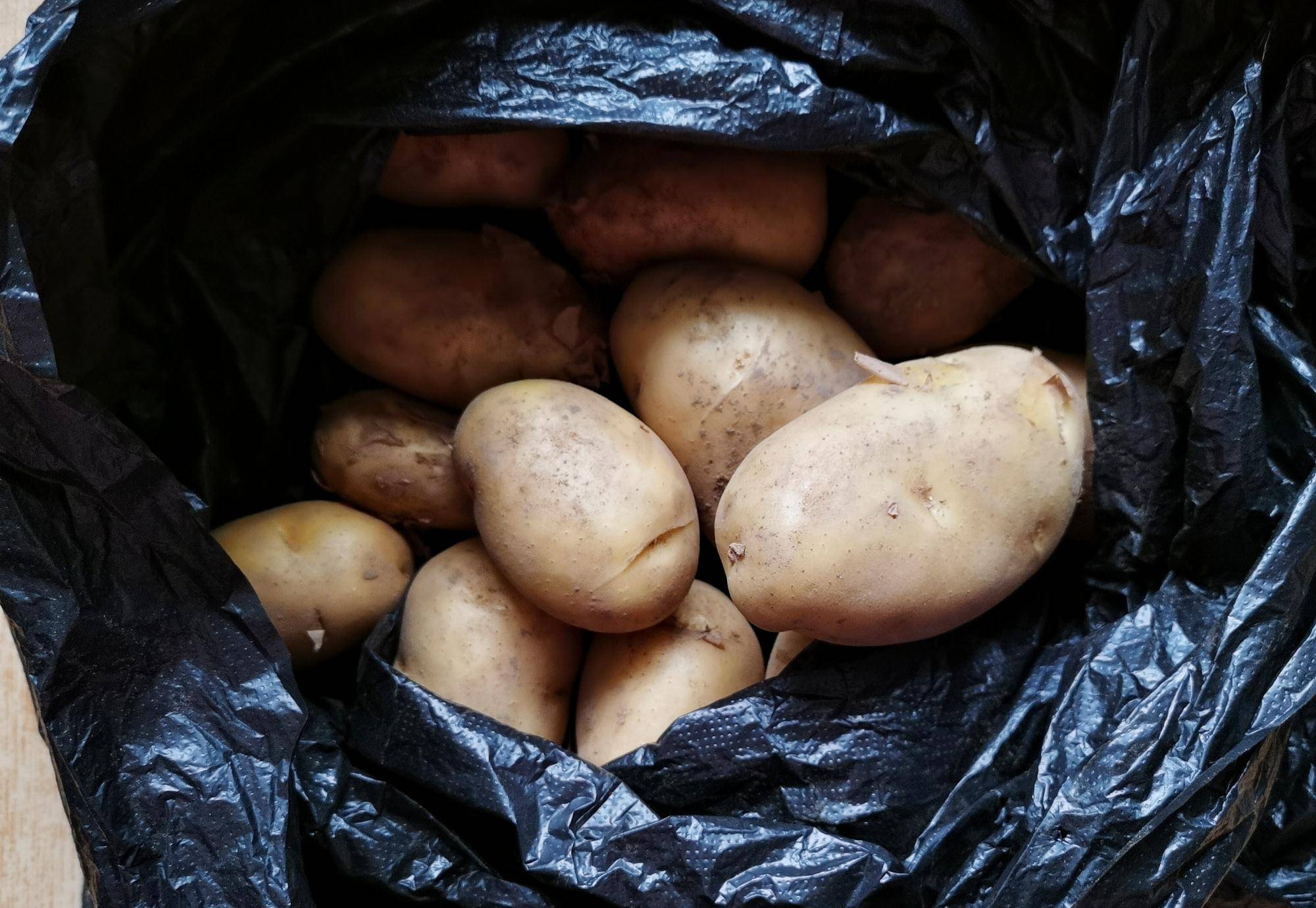 原创原来保存土豆这么简单,只需放点它半年不长芽,爱吃土豆的快收藏