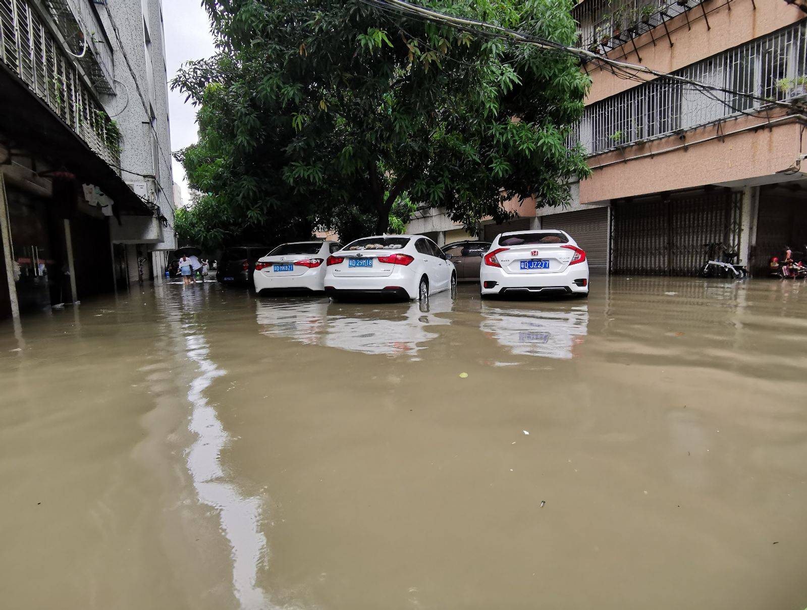 "森拉克"捎来强降水!汕头市区部分路段出现积水