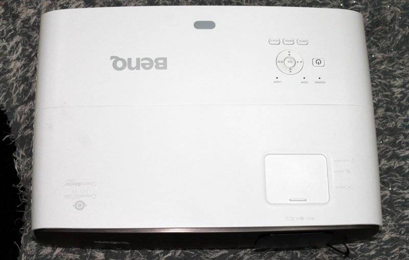 老蜗牛入门级4k客厅影院投影机标杆明基w2700试用评测