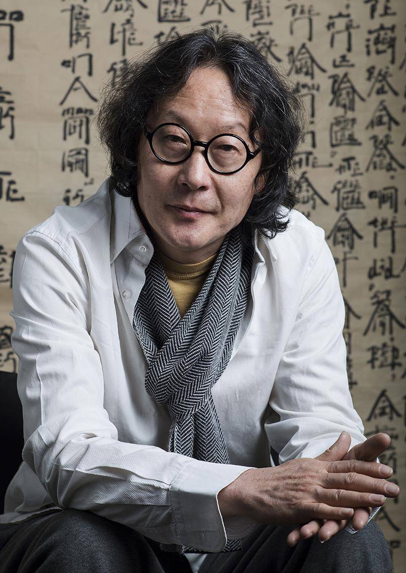 原创美院院长发明"英文书法",中国人看不懂,外国人不认识