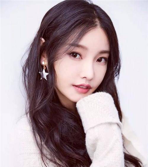 她是最美晶女郎读大二时就被王晶发掘拍3部电影捞金26亿