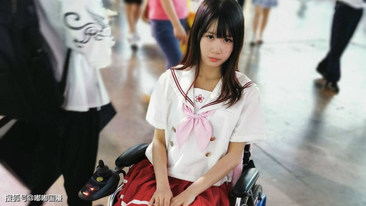 cj漫展上热搜,这个坐轮椅的jk成为打卡对象,果然老司机了!