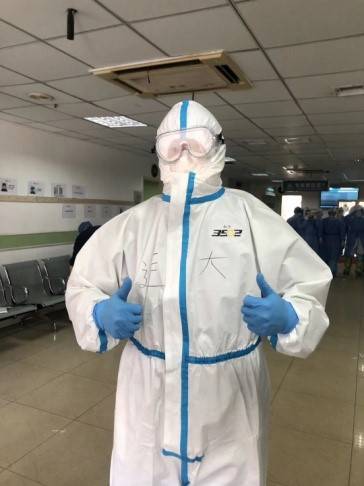 "大连小伙"蒋文强再进隔离区:这辈子都忘不了志愿者经历