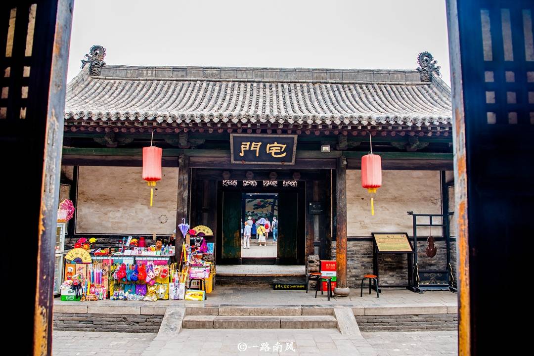 不过平遥的干旱情况并不是很严重,县城内外还是可以看到绿色的,县衙