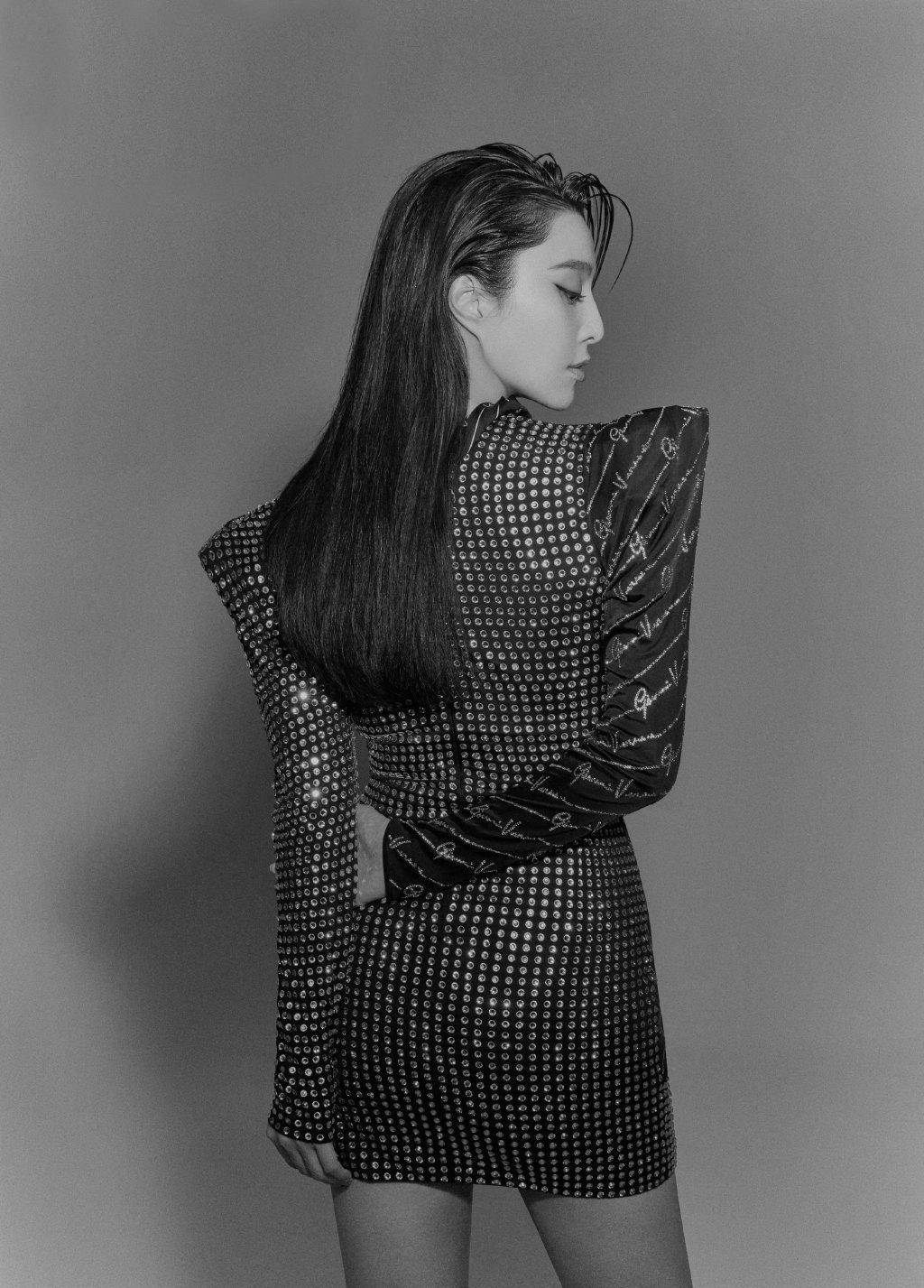 原创范冰冰再曝封面大片,穿条纹西装配大背头发型,霸气似职场女强人