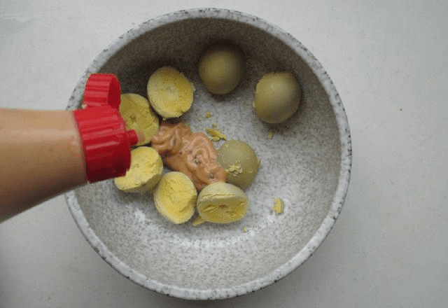 原创水煮蛋还能这么吃?简单拌一拌,口感味道一级棒,大人孩子抢着吃