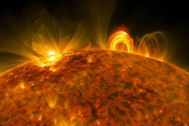 科学家找出太阳大气层的温度比太阳表面高的原因