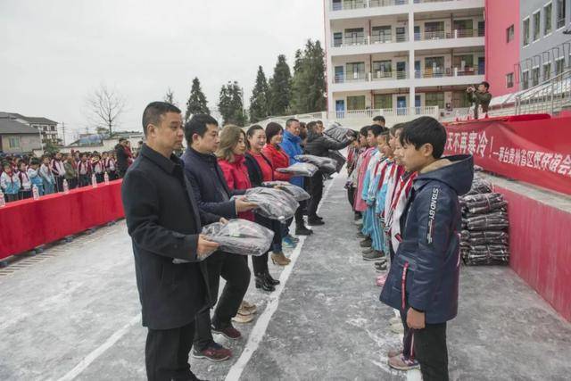 短暂失落,伤感,彷徨后,聂红梅很快走出了阴影.